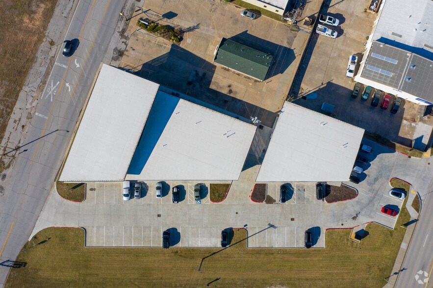 More Photos Of 201-203 W Main St, Jenks Office For Lease