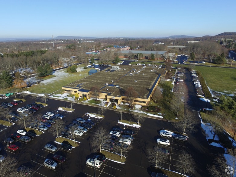 More Photos Of 10 Research Pky, Wallingford Manufacturing For Lease