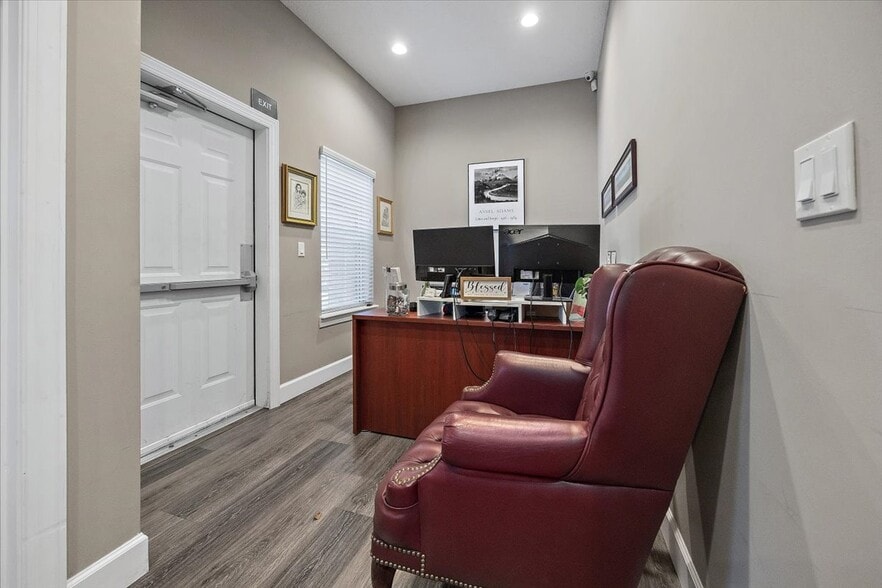 More Photos Of 9521 Shellie Rd, Jacksonville Medical For Sale