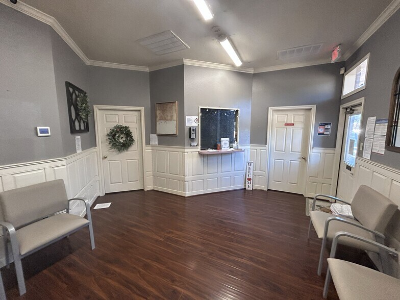 Primary Photo Of 331-347 E Parkwood Ave, Friendswood Medical For Lease