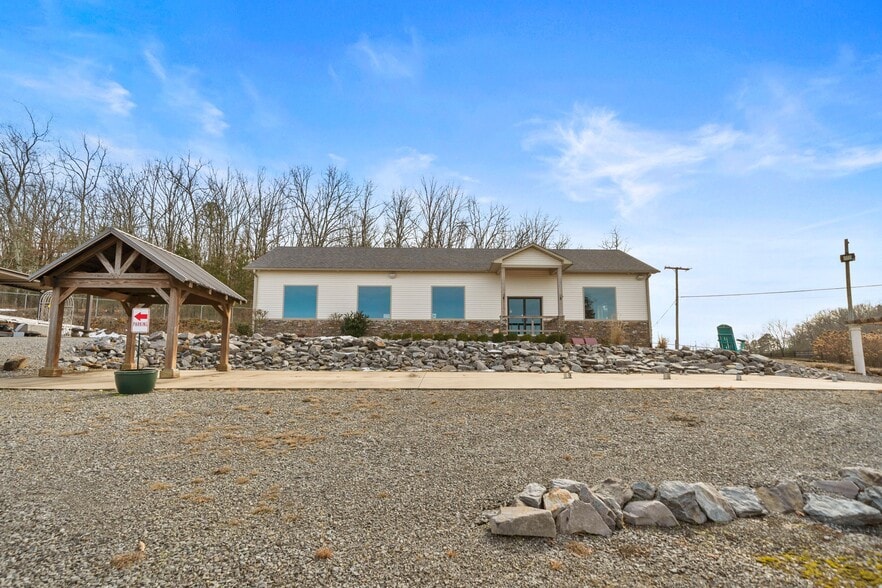 More Photos Of 1915 Walkers Trl, Conway General Retail For Sale