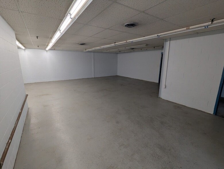 More Photos Of 284 Bliss St, West Springfield Warehouse For Lease
