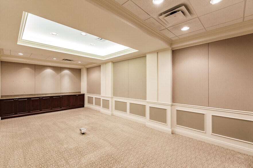 More Photos Of 2080 Ringling Blvd, Sarasota Office For Lease