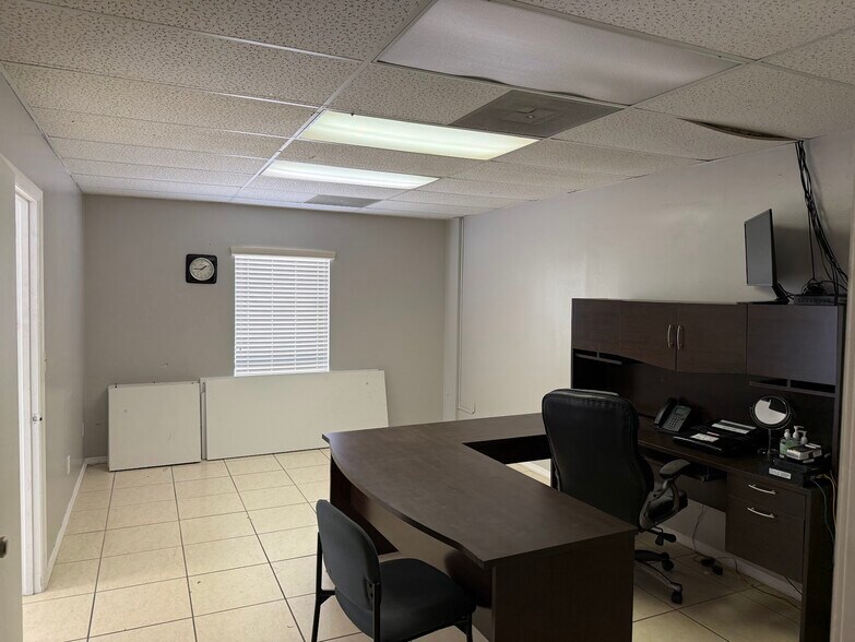 More Photos Of 10949 SW 93rd Ter, Ocala Warehouse For Lease