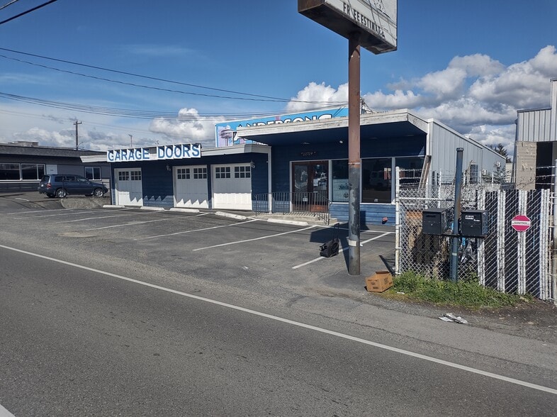 More Photos Of 12714 Aurora Ave N, Seattle Freestanding For Sale