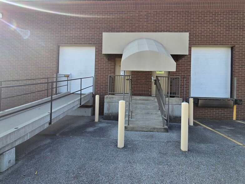 More Photos Of 2960 Technology Pl, Waldorf Research And Development For Lease