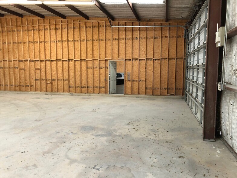 More Photos Of 124 Industrial Dr, Boerne Service For Lease