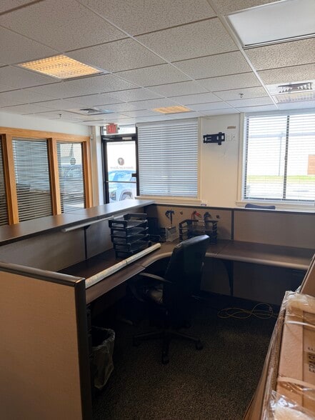 More Photos Of 70 Zachary Rd, Manchester Research And Development For Sale