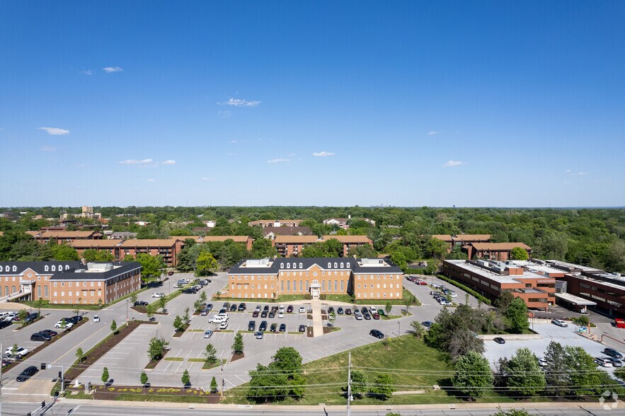 More Photos Of 456 N New Ballas Rd, Creve Coeur Medical For Lease