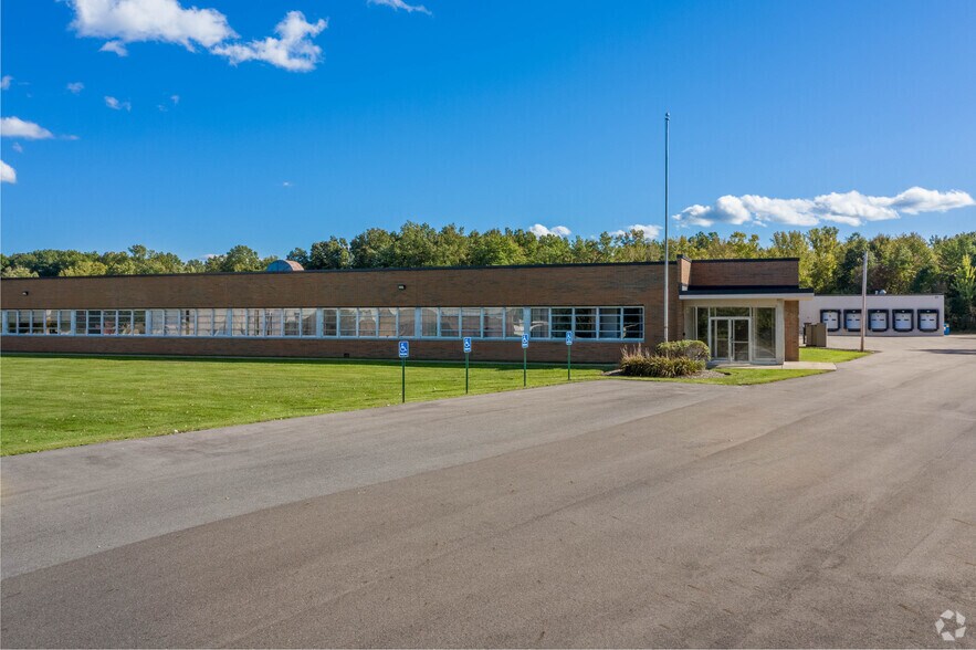 More Photos Of 1366 Commerce Dr, Stow Manufacturing For Lease