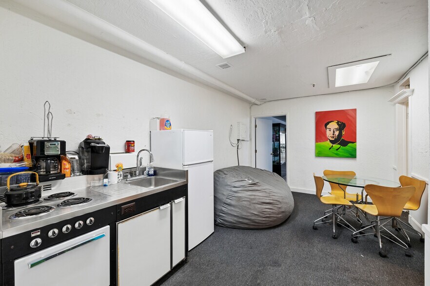 More Photos Of 4775-4779 E Ramon Rd, Palm Springs Warehouse For Sale