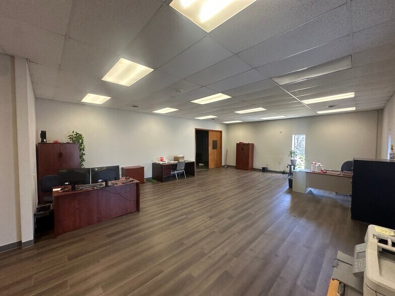 More Photos Of 19 Concourse Way, Greer Warehouse For Lease