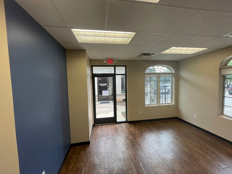 More Photos Of 6911 N FM 620, Austin Storefront Retail Office For Lease