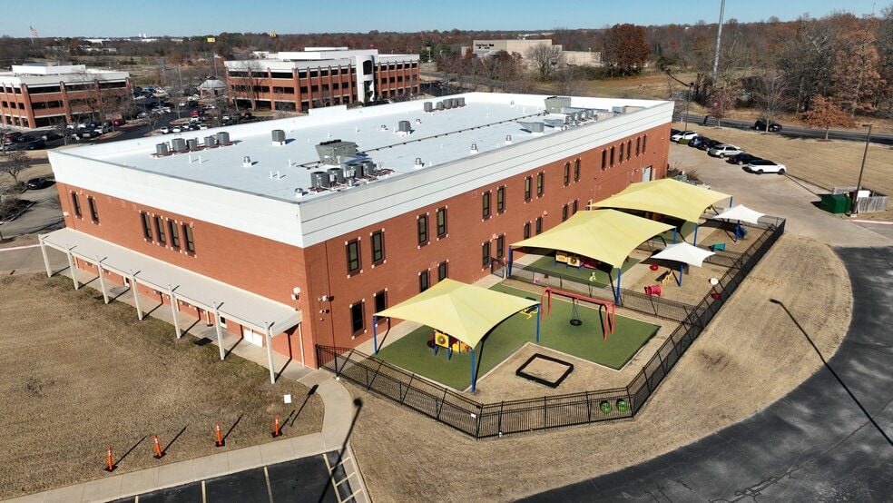 More Photos Of 519 Latham Dr, Lowell Medical For Sale