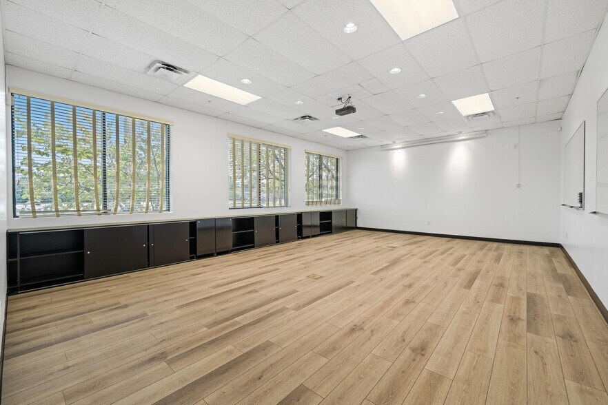 More Photos Of 190 N Bagdad Rd, Leander Unknown For Lease