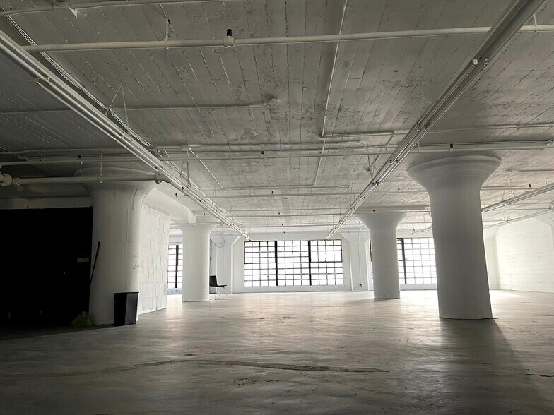 More Photos Of 1114 S Los Angeles St, Los Angeles Warehouse For Sale