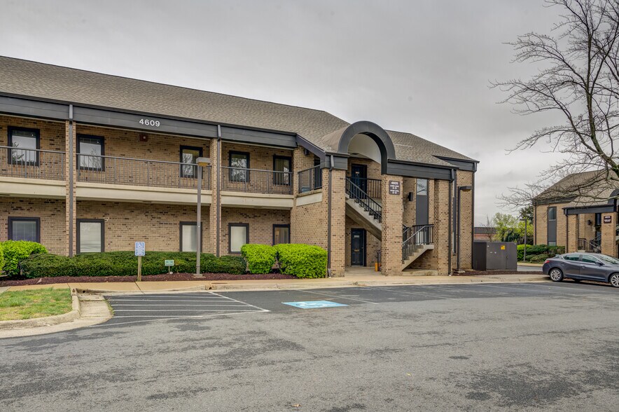 More Photos Of 4609 Pinecrest Office Park Dr, Alexandria Medical For Sale