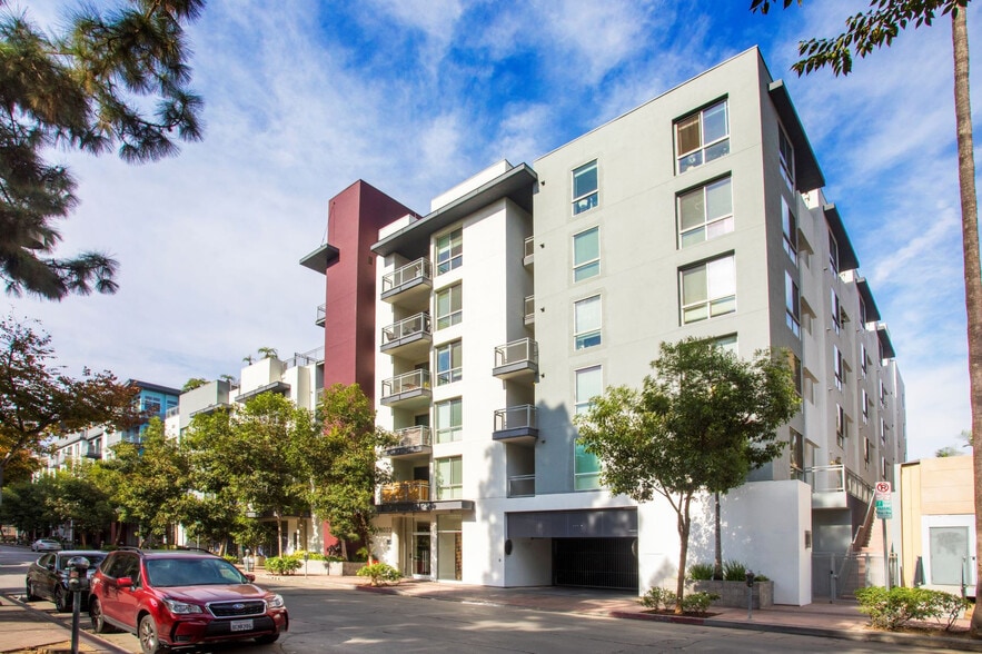 More Photos Of 11049 Magnolia Blvd, North Hollywood Apartments For Lease