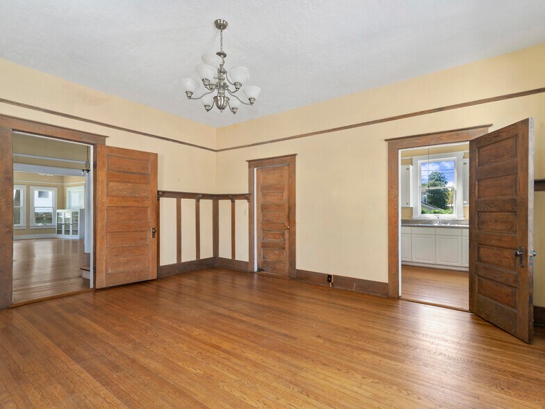 More Photos Of 99 Walnut St, Waynesville Office Residential For Sale