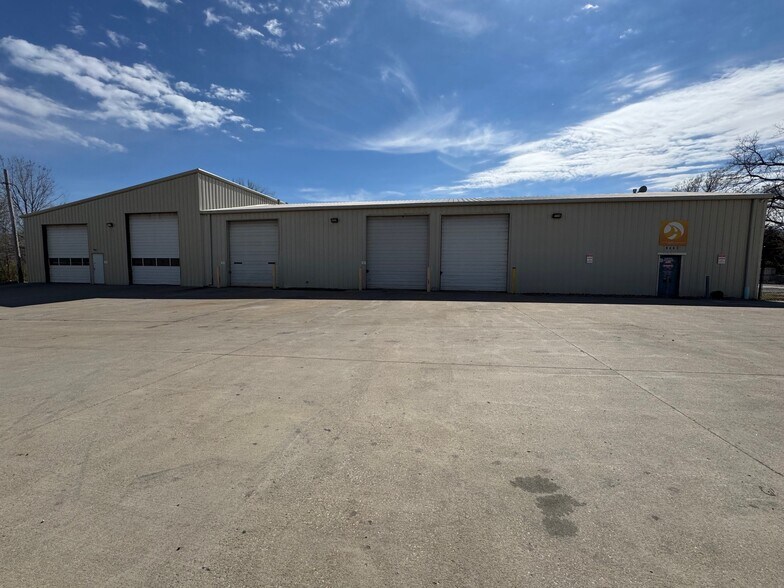 More Photos Of 9403 E 40 Hwy, Independence Warehouse For Sale