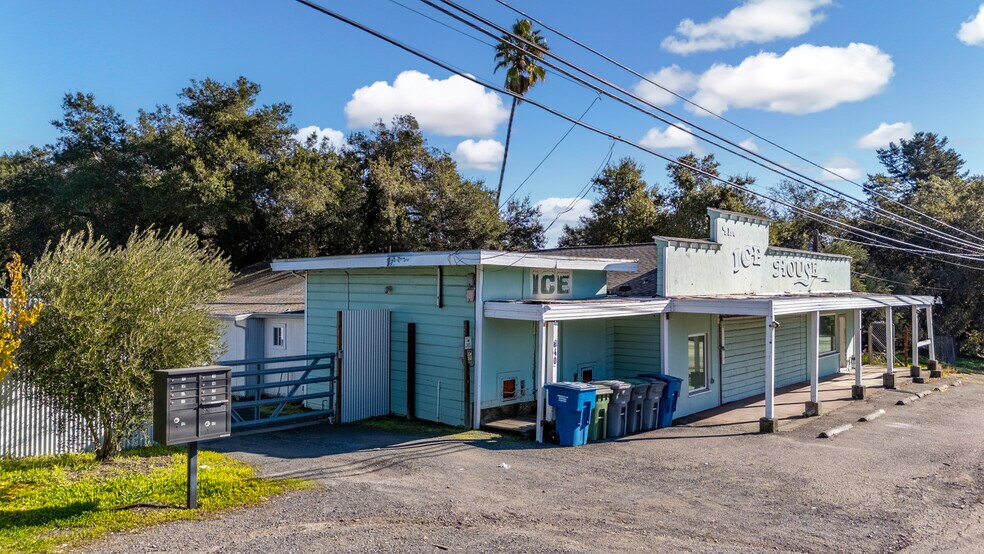 More Photos Of 840 N Cloverdale Blvd, Cloverdale Convenience Store For Sale