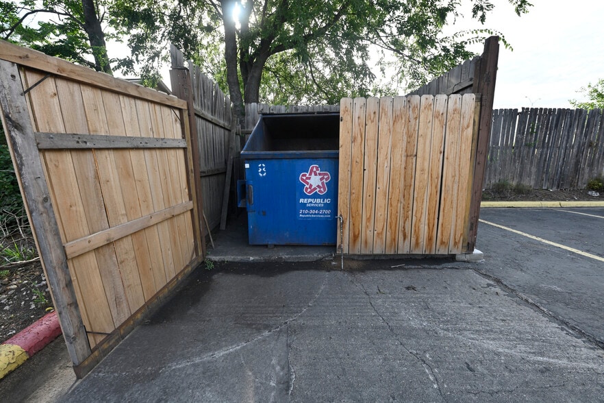 More Photos Of 138 W White, San Antonio Hotel For Sale