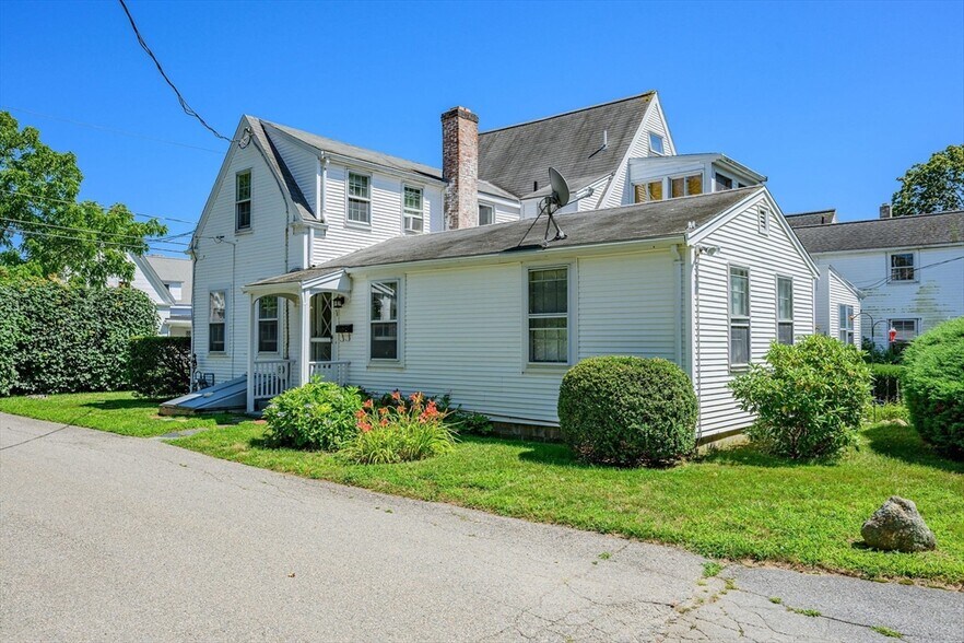 More Photos Of 53 School St, Hyannis Apartments For Sale