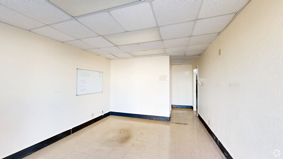 Primary Photo Of 1118 N Main St, Pearland Unknown For Lease