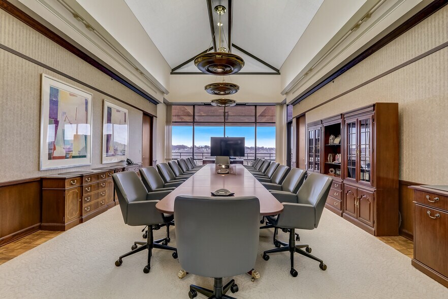 More Photos Of 255 Fiserv Dr, Brookfield Office For Sale