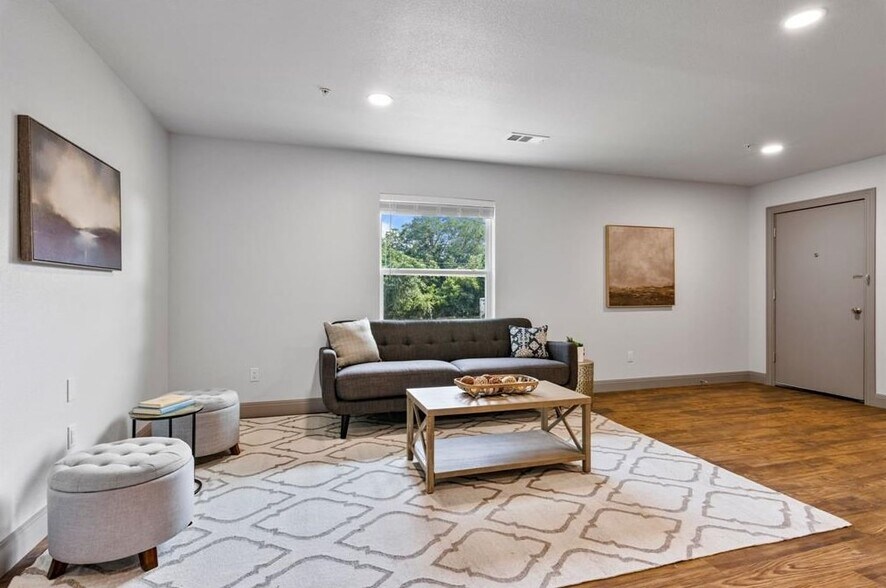 More Photos Of 618 Live Oak St, Blanco Apartments For Sale