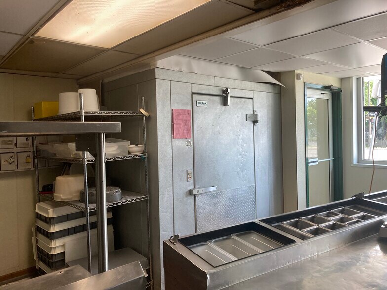 More Photos Of 2715-2719 W Broadway Ave, Minneapolis Fast Food For Sale