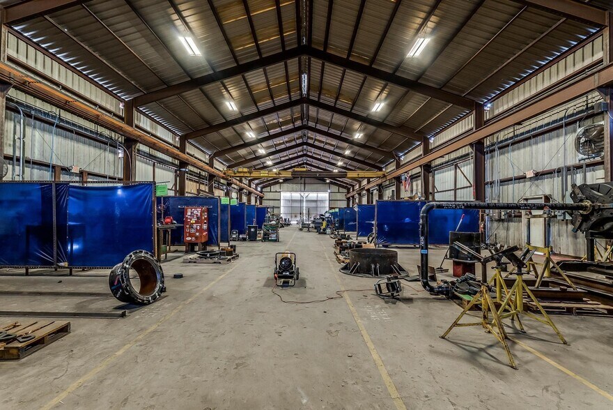 More Photos Of 520 Tradeway Dr, Mineral Wells Warehouse For Sale