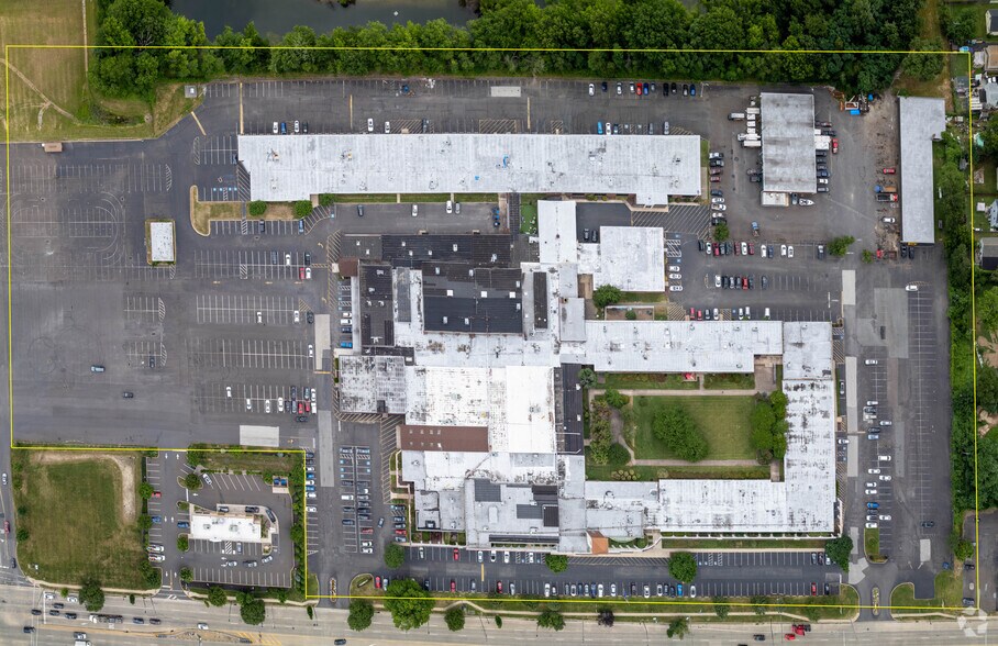 More Photos Of 1200-1298 Veterans Hwy, Bristol Office For Lease