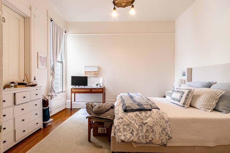 More Photos Of 3927-3929 Sacramento St, San Francisco Storefront Retail Residential For Sale