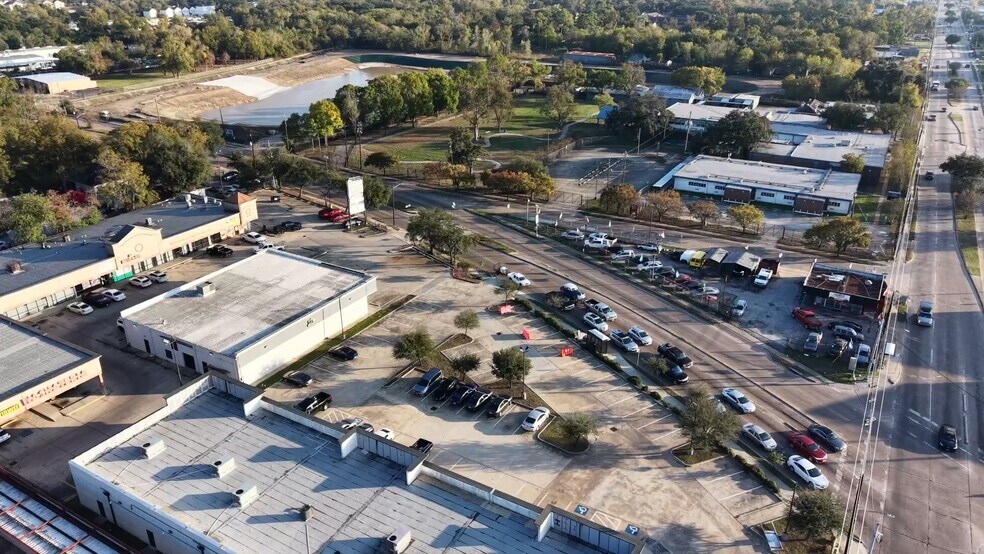 More Photos Of 239 W Tidwell Rd, Houston Unknown For Lease