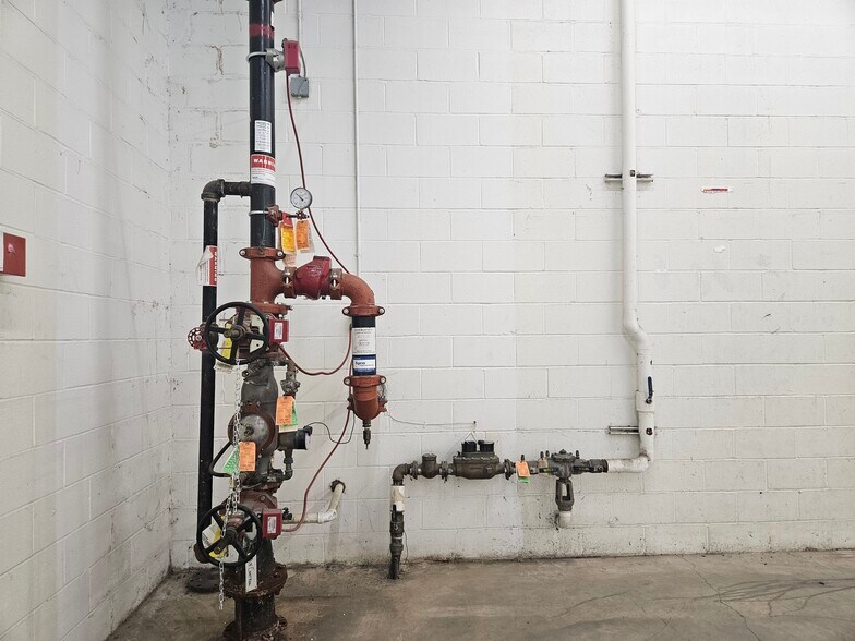 More Photos Of 15977-15981 State Route 170, Calcutta Freestanding For Lease