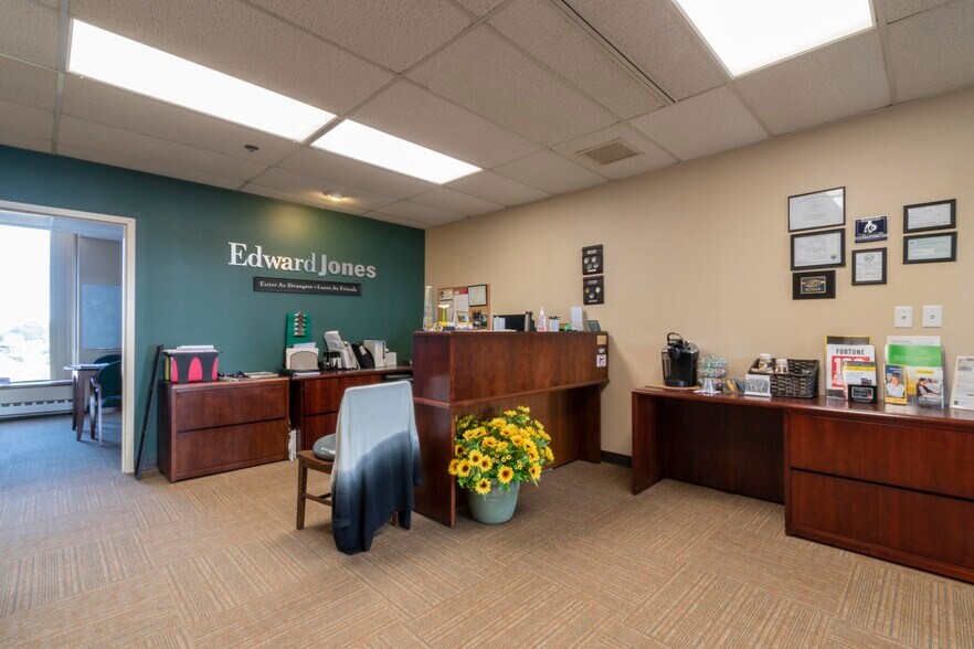 More Photos Of 1699 Wall St, Mount Prospect Office For Lease