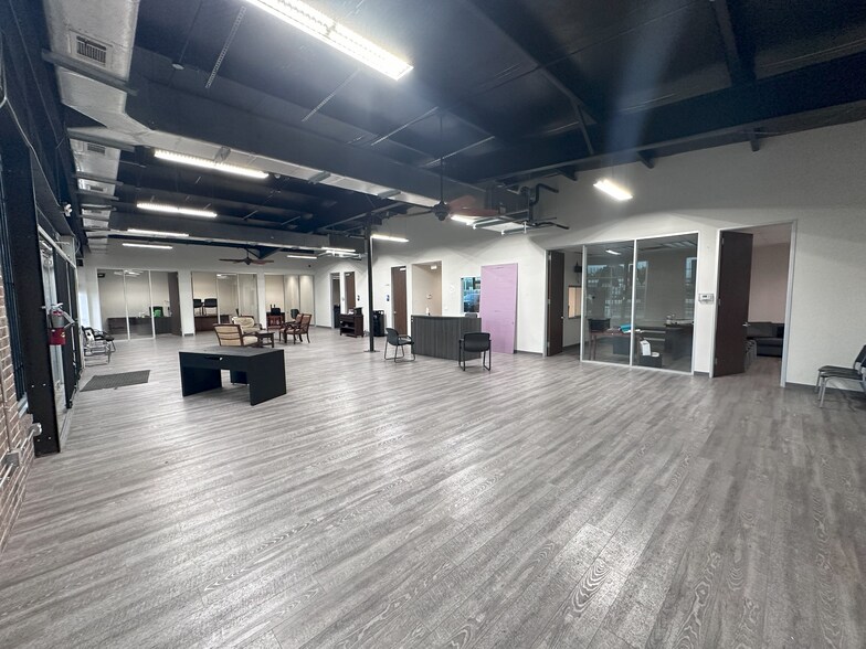 More Photos Of 10016 N US 59 Hwy, Houston Manufacturing For Sale