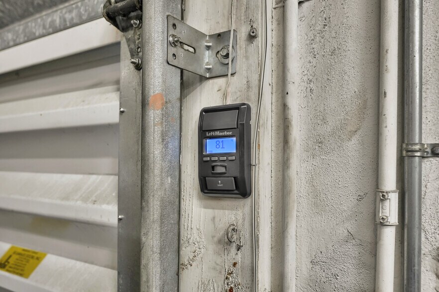 More Photos Of 8111-8119 NW 33rd St, Miami Warehouse For Sale