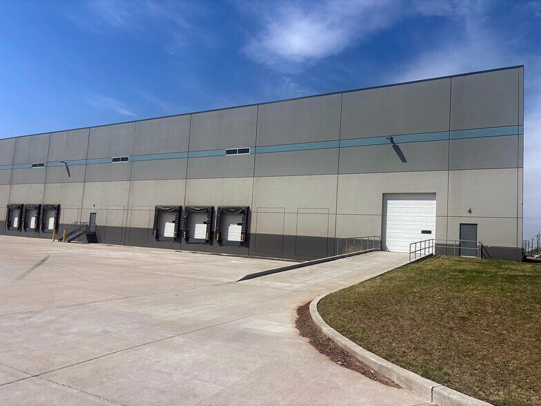 More Photos Of 9500 W Reno Ave, Oklahoma City Unknown For Lease