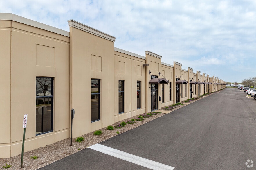 More Photos Of 424 Fort Hill Dr, Naperville Warehouse For Sale
