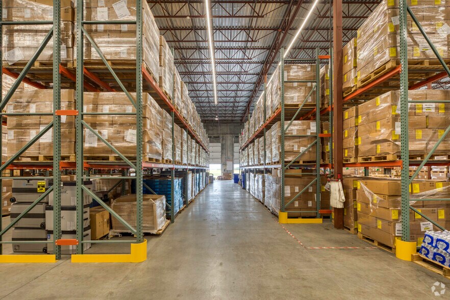 More Photos Of 5035 W Hillsborough Ave, Tampa Warehouse For Lease