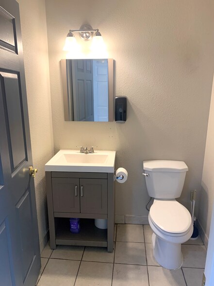 More Photos Of 10621 Irma Dr, Northglenn Warehouse For Lease