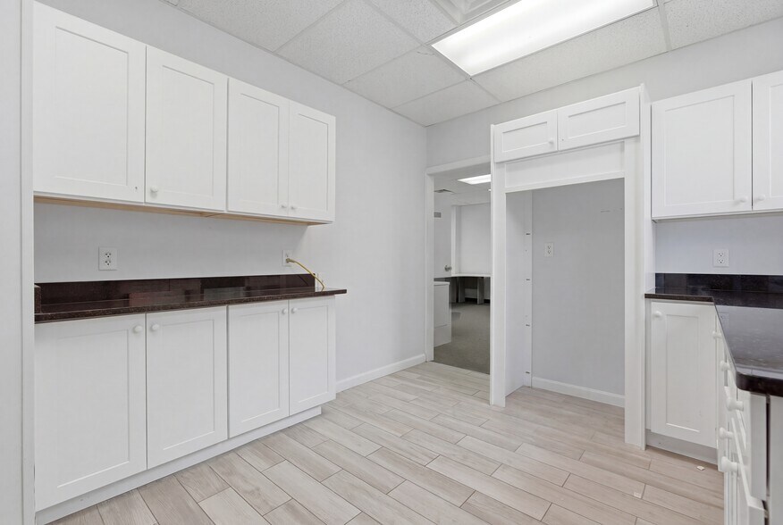 More Photos Of 174 Green St, Melrose Office For Sale