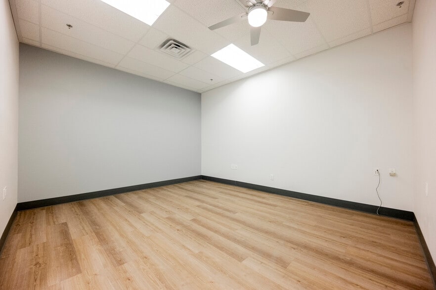 More Photos Of 3680 E Sunset Rd, Las Vegas Office For Sale