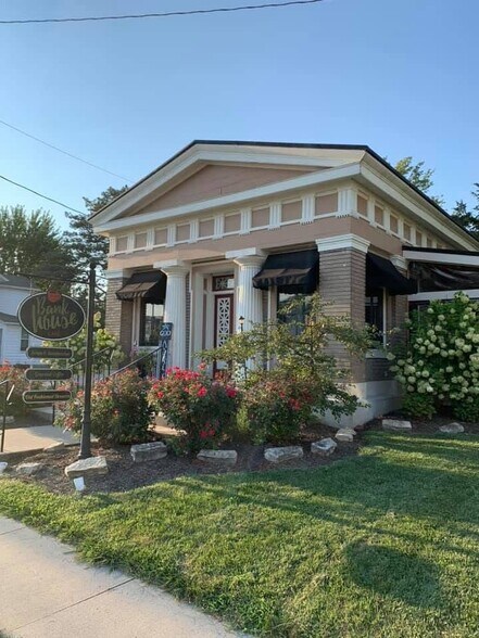 More Photos Of 123 E Main St, Verona Restaurant For Sale