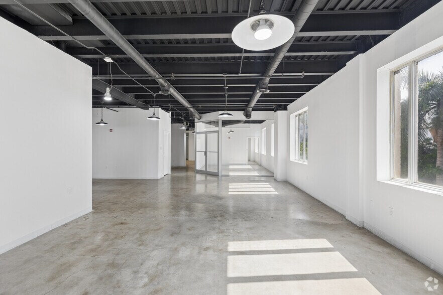More Photos Of 420 Lincoln Rd, Miami Beach Loft Creative Space For Lease