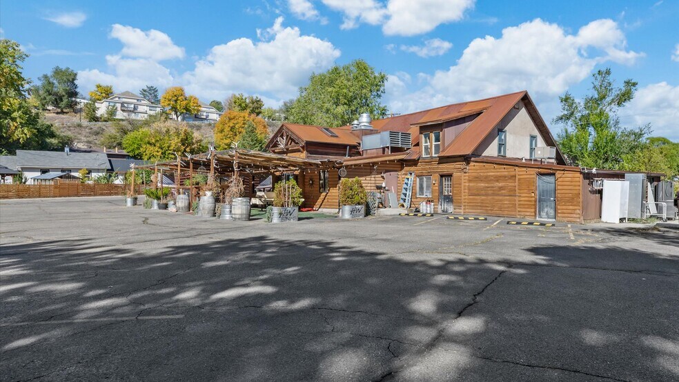 More Photos Of 412 Park Ave, Rifle Restaurant For Sale