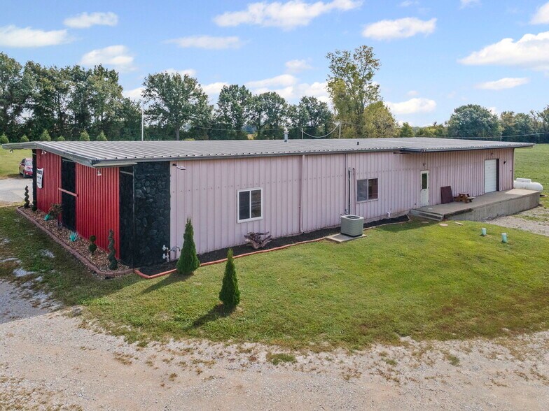 More Photos Of 3160 W Arrow St, Marshall Flex For Sale