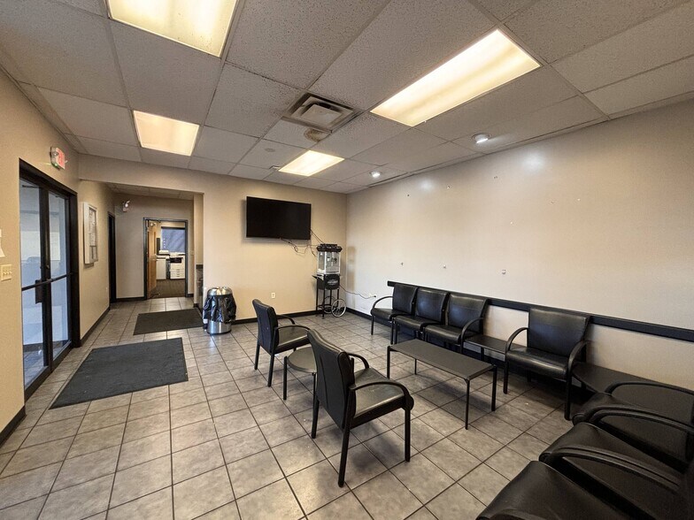 More Photos Of 3521 Grape Rd, Mishawaka Auto Dealership For Lease